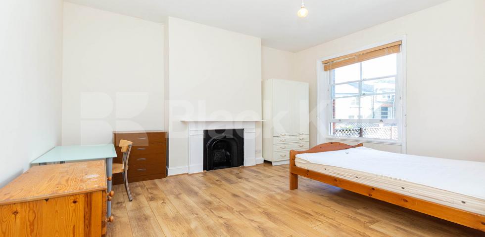 			VIRTUAL TOUR AVAILABLE!, 5 Bedroom, 1 bath, 1 reception Flat			 HIGHBURY PARK, HIGHBURY